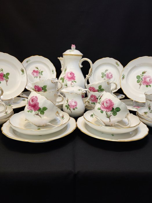 Meissen - J. J. Kaendler - Kaffesæt til 10 (33) - 10x Gedeck und Kaffeekern Rote Rose/Meissener Rose mit Goldrand Neuer Ausschnitt - Porcelæn