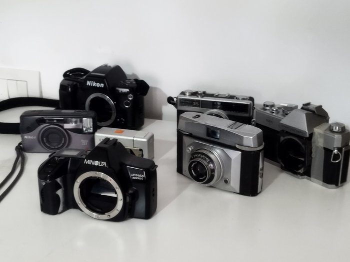 Ilford, Mamiya, Minolta, Nikon, Rollei Lotto di 7 macchiine fotografiche non testate o da riparare Analogt kamera