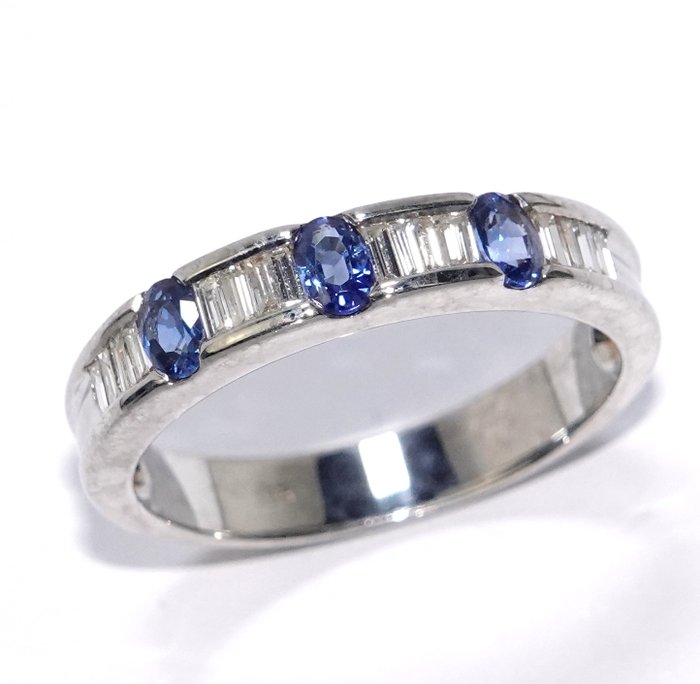 Ring - 14 karat Hvidguld -  0.93ct. tw. Diamant (Natur)  - Safir - Gratis ændring af størrelse EU 52-62