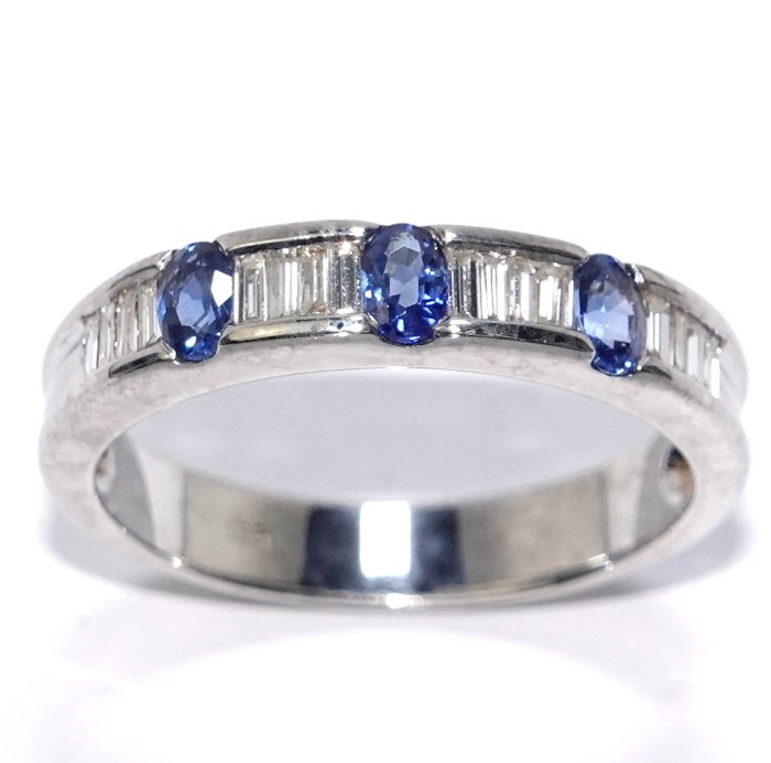 Ring - 14 karat Hvidguld -  0.93ct. tw. Diamant (Natur)  - Safir - Gratis ændring af størrelse EU 52-62