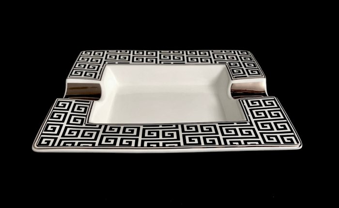 Angelo - Angelo - Askebæger - A superb   “ black and white “ large ashtray  , luxury collection , made in fine  porcelain. Maker - Porcelæn