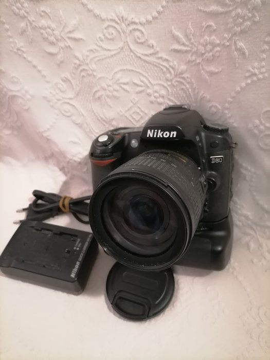 Nikon D80, AF-s 18-70 3.5-4.5 ED DX winder MB-D80 Digitalt refleks kamera (DSLR)