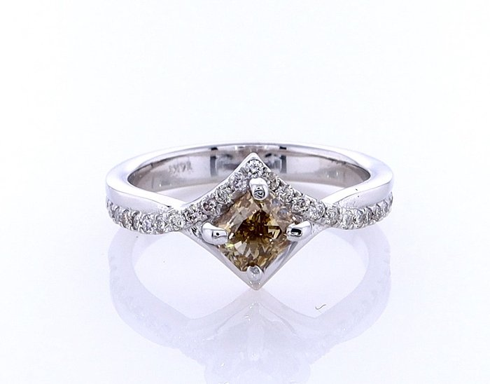 Ring - 14 karat Hvidguld -  0.79ct. tw. Diamant (Naturfarvet) - Diamant