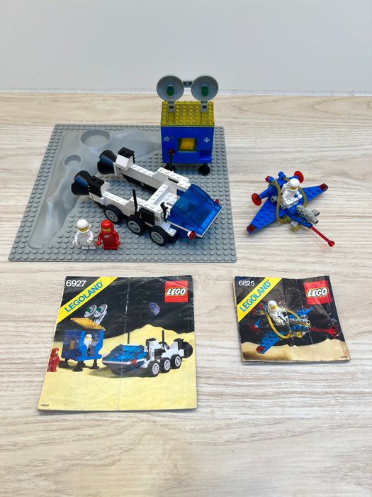 Lego - Space - 6927 + 6825 + baseplate - Lot All Terrain Vehicle + Cosmic Comet + baseplate - 1980-1990