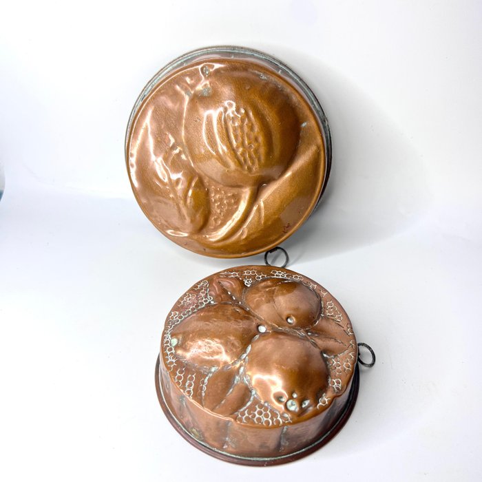 Set of 2 x Antique copper pudding molds Peach and Pomegranate - Form