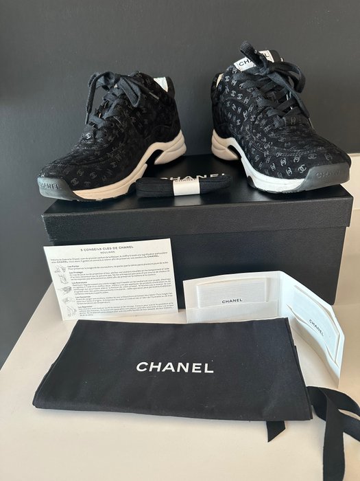 Chanel - Sneakers - Størelse: Shoes / EU 40.5