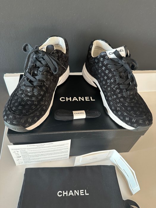 Chanel - Sneakers - Størelse: Shoes / EU 40.5