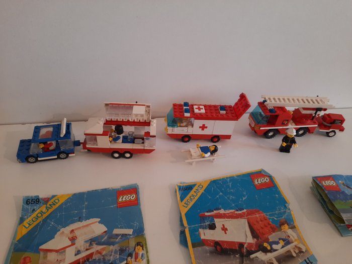 Lego - Town - 6590+6688+6593 - Vacation Camper+Ambulance+Blaze Battler