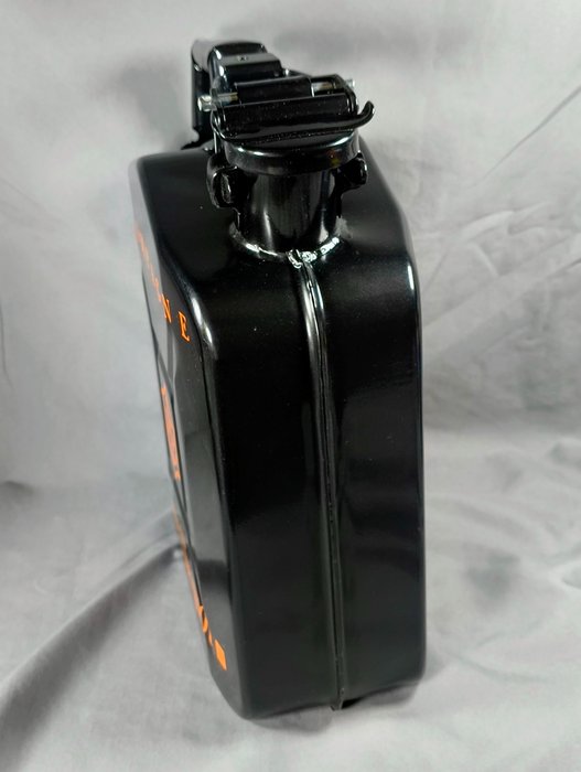 XTC Artist - Jerrican Clicquot Black 5L