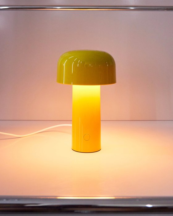 Flos - Edward Barber, Jay Osgerby - Bordlampe - Bellhop - Polycarbonat