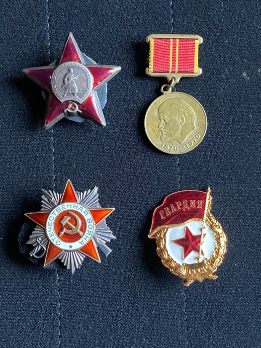 Rusland - Militærmedalje - Parti med 4 ordener/medaljer fra sovjettiden.