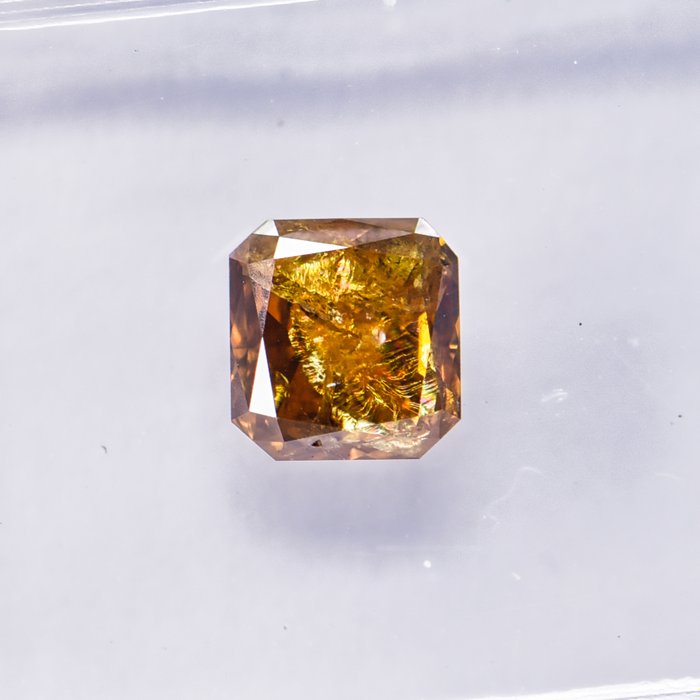 Ingen mindstepris - 1 pcs Diamant  (Naturfarvet)  - 0.68 ct - Radiant - Fancy deep Gullig Orange - I3 - International Gemological Institute (IGI)