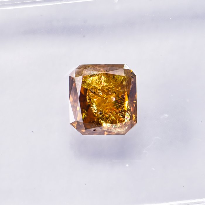 Ingen mindstepris - 1 pcs Diamant  (Naturfarvet)  - 0.68 ct - Radiant - Fancy deep Gullig Orange - I3 - International Gemological Institute (IGI)