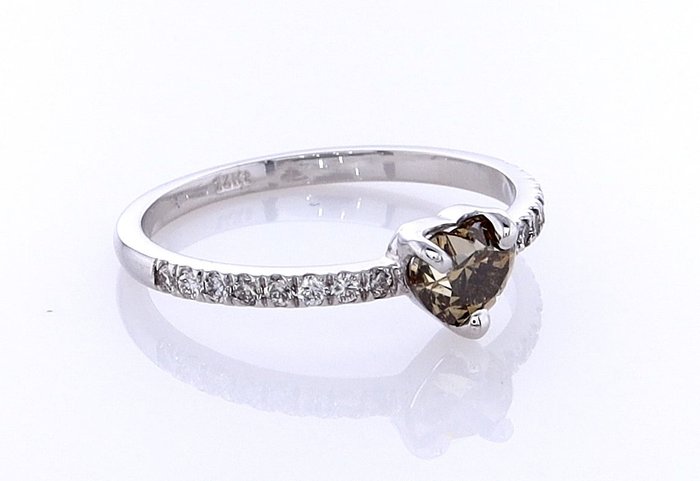 Ring - 14 karat Hvidguld -  0.68ct. tw. Diamant (Naturfarvet) - Diamant