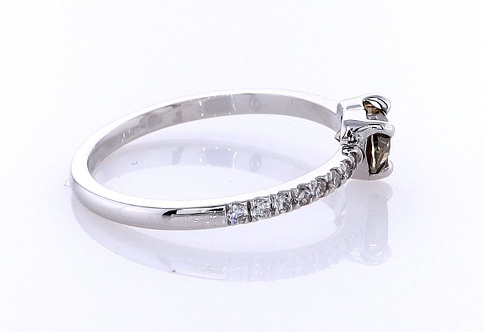 Ring - 14 karat Hvidguld -  0.68ct. tw. Diamant (Naturfarvet) - Diamant