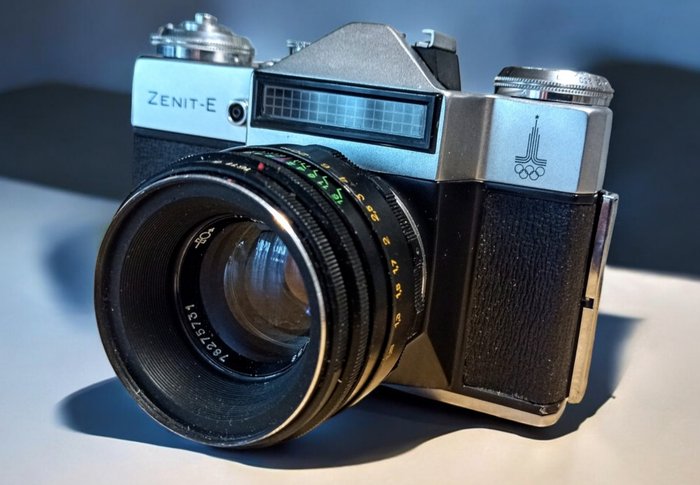 KMZ Krasnogorsk Zenit E Sondermodell Olympia Moskau 1980 + Valdai Helios 44-2 2/58mm - M42 | Reflekskamera med enkelt linse (SLR)