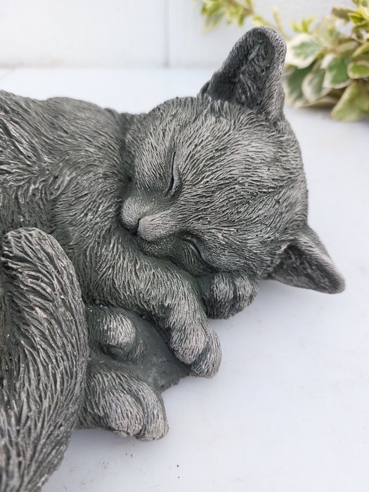 Statue, garden sculpture sleeping cat - 8 cm - støbt sten