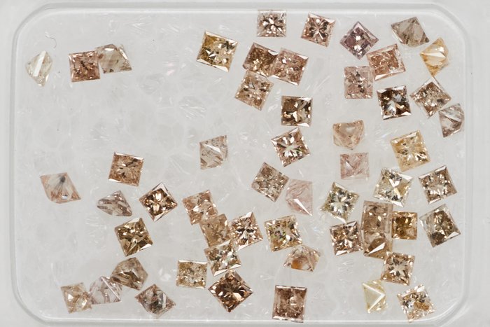 Ingen mindstepris - 54 pcs Diamant  (Naturfarvet)  - 123 ct Blandet brun - I3 VS1 - Gem Report Antwerp (GRA)