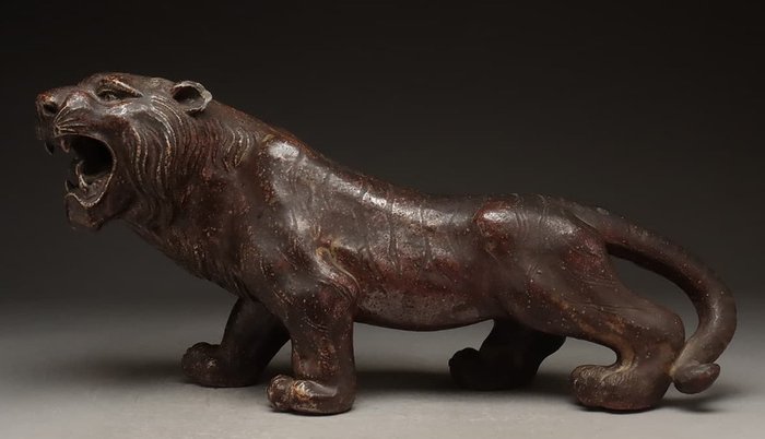 udsøgt Shigaraki ware figur med titlen "Mouko" repræsenterer en kraftfuld tiger - Bronze - 1900-2000