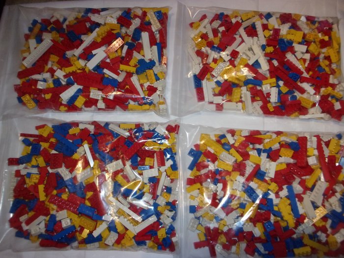 Lego - Assorti - 4,5kg (netto) Lego "klassieke" stenen - ideaal voor een gebouw of sculptuur - rood - wit - blauw -