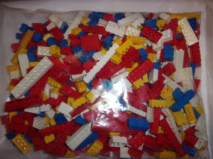 Lego - Assorti - 4,5kg (netto) Lego "klassieke" stenen - ideaal voor een gebouw of sculptuur - rood - wit - blauw -