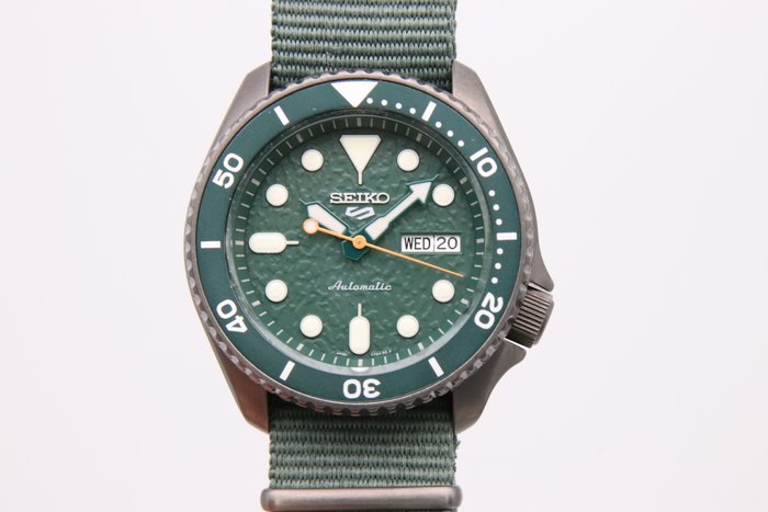 Seiko - Seiko 5 - Ingen mindstepris - SRPD77K1 | 4R36-07G0 - Mænd - 2011-nu