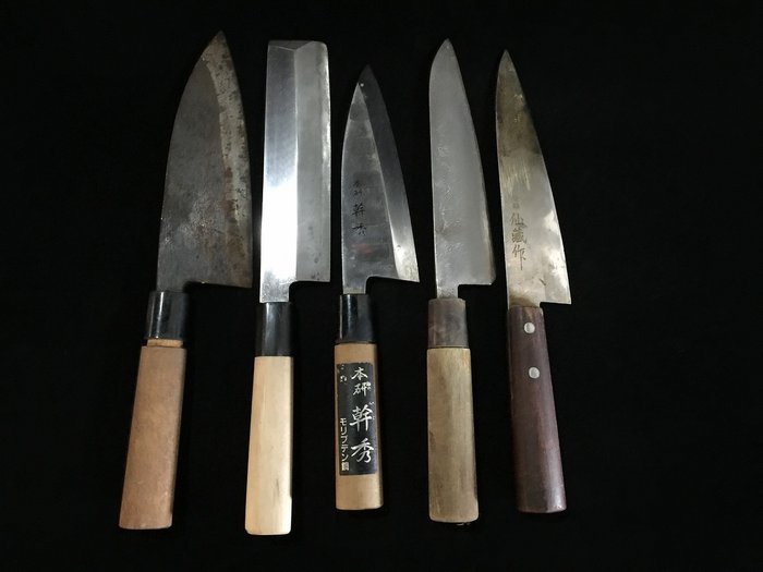 Set of 5 / Japanese Vintage Kitchen Knife / 出刃 DEBA 薄刃 USUBA 三得 SANTOKU - Bordkniv (5) - Stål Træ