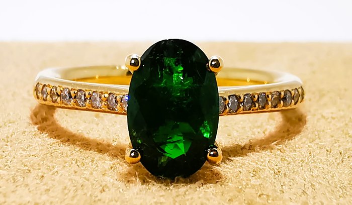 Ring - 18 kraat Gulguld, Tsavorite Vivid Deep Green 1.10ct Tsavorit - Diamant