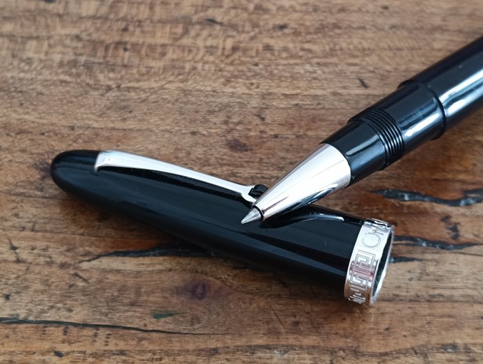 Omas - Ogiva Rollerball with Silver Trims - Rollerpen