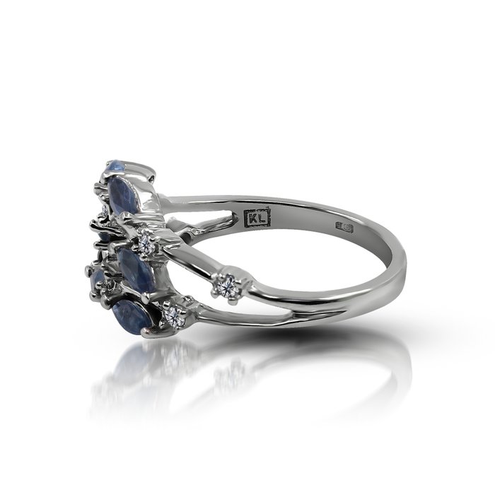 Ring - 14 karat Hvidguld -  0.84ct. tw. Safir - Diamant