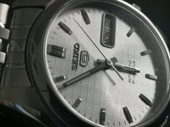 Seiko - Seiko 5 Automatic Day-Date - Ingen mindstepris - Mænd - Automatisk, Dagsdato, GRÅ urskive