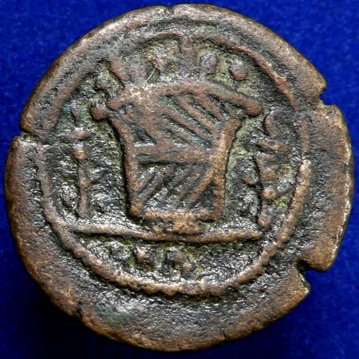 romersk provins. Hadrian (117-138). Æ Alexandria, Egypt/ Calathus containing three grain ears and two poppies  (Ingen mindstepris)