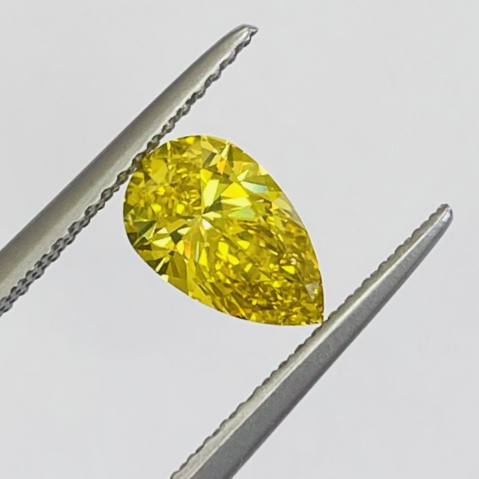 1 pcs Diamant  (Farvebehandlet)  - 1.01 ct - Pære - Fancy vivid Gul - VVS1 - Gemological Institute of America (GIA) - Naturlig jordudvundet diamant