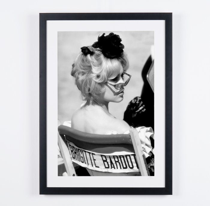 The Female (1958) - Brigitte Bardot - Fine Art Photography - Luxury Wooden Framed 70X50 cm - Limited Edition Nr 02 of 30 - Serial ID 17163 - Original Certificate (COA), Hologram Logo Editor and QR Code - 100% New items.