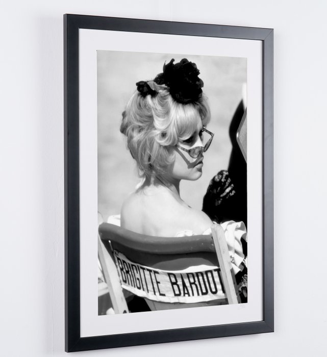 The Female (1958) - Brigitte Bardot - Fine Art Photography - Luxury Wooden Framed 70X50 cm - Limited Edition Nr 02 of 30 - Serial ID 17163 - Original Certificate (COA), Hologram Logo Editor and QR Code - 100% New items.