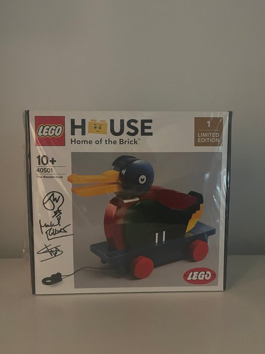 Lego - Lego House - 40501 - The Lego Wooden Duck signed by ALL 3 designers RARE NEW sealed! Number 1