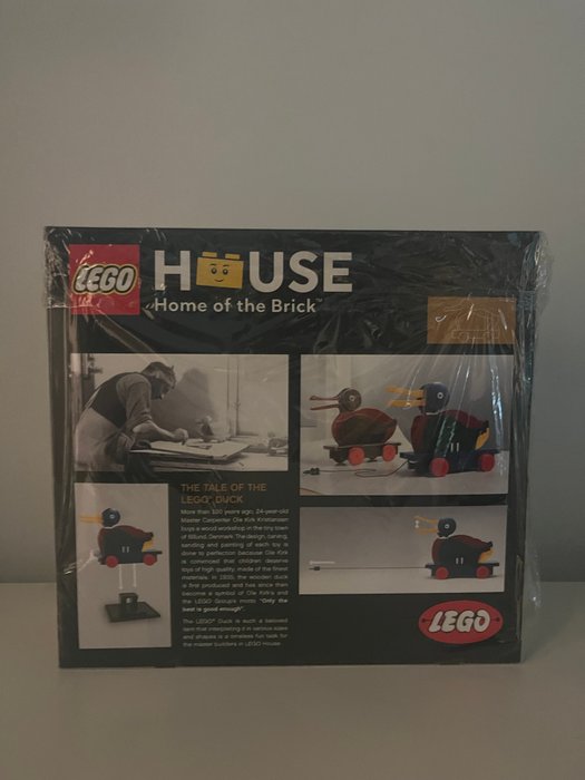 Lego - Lego House - 40501 - The Lego Wooden Duck signed by ALL 3 designers RARE NEW sealed! Number 1