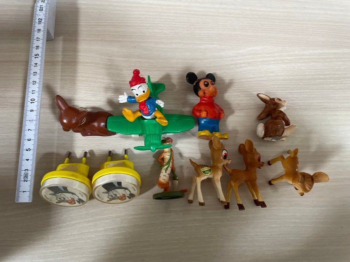 HUGE LOT of Disney Figures! - 0 Comic