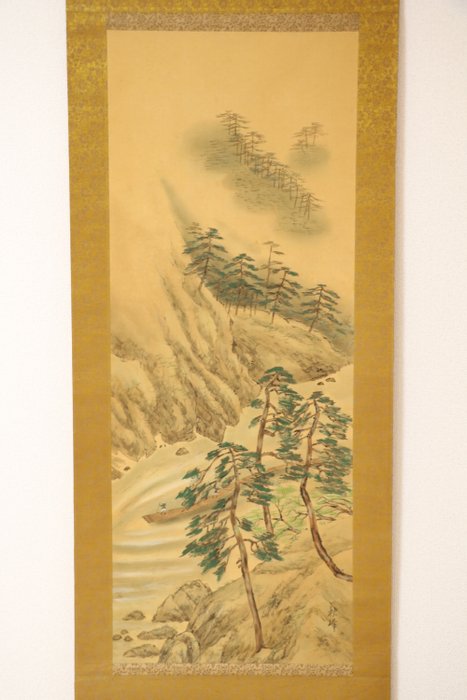 traditionel japansk Kakejiku (掛軸), med et elegant landskabsmaleri af en bjergrig skov - Papir - Japan - Shōwa-periode (1926-1989)