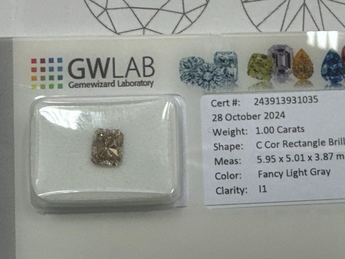 Ingen mindstepris - 1 pcs Diamant  (Naturfarvet)  - 1.00 ct - Rektangel - Fancy light Grå - I1 - Gemewizard Gemological Laboratory (GWLab)