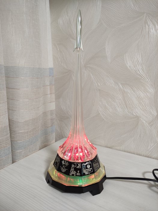 Bordlampe - En natlampe Cosmos Rocket Epoch Yuzhmash af USSR - plastik bakelit