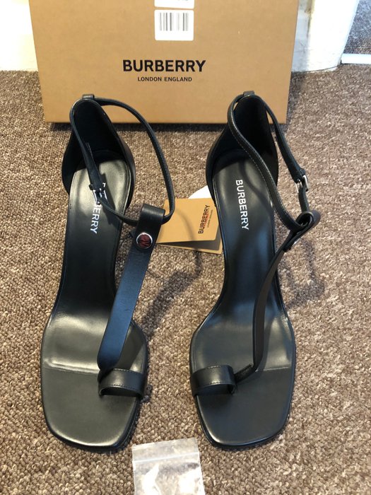 Burberry - Sko med høje hæle - Størelse: Shoes / EU 39.5