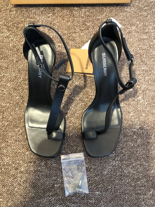 Burberry - Sko med høje hæle - Størelse: Shoes / EU 39.5