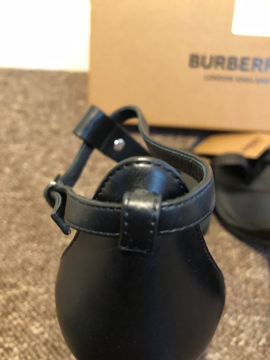 Burberry - Sko med høje hæle - Størelse: Shoes / EU 39.5