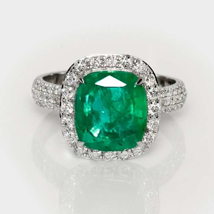 Ingen mindstepris - Ring - 14 karat Hvidguld -  495ct tw Smaragd - Diamant - IGI 409 ct Intens Green