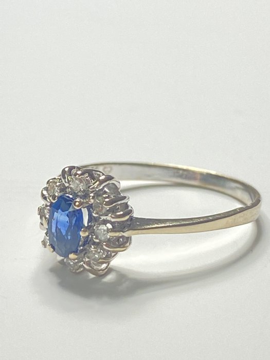 Ingen mindstepris - Ring - 18 kraat Hvidguld Safir - Diamant