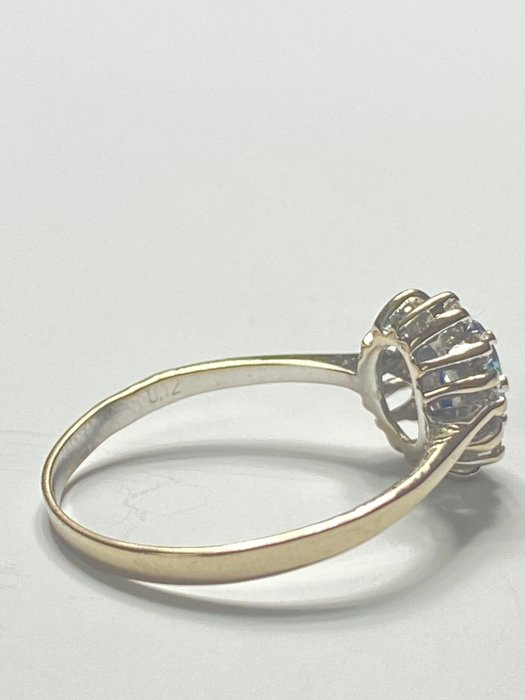 Ingen mindstepris - Ring - 18 kraat Hvidguld Safir - Diamant