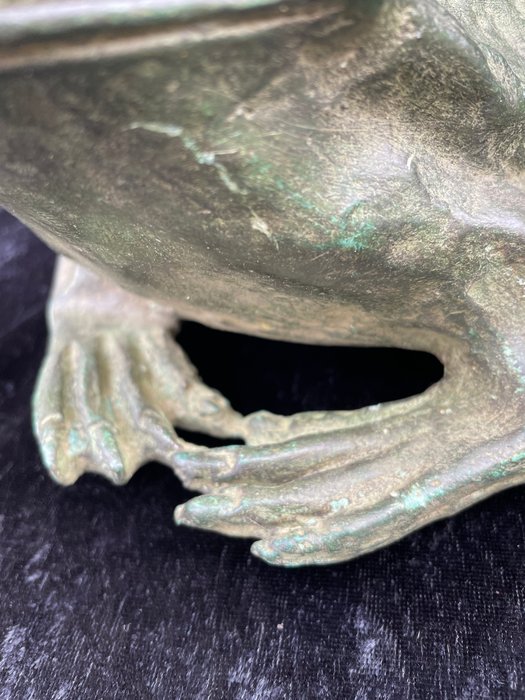 Skulptur, Frog sitting - 28 cm - 28 cm - Koldmalet bronze