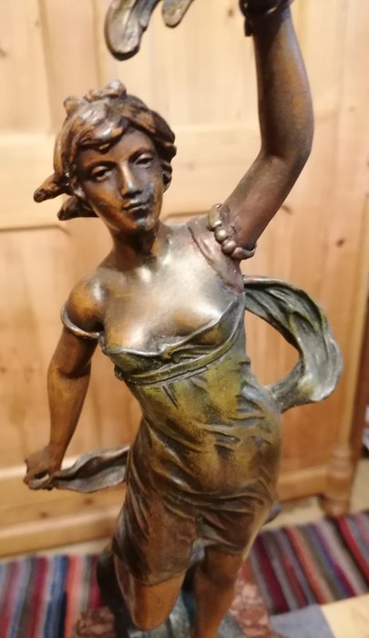 Figurmantal-ur -   Bronze, Marmor, Råzink - 1890-1910