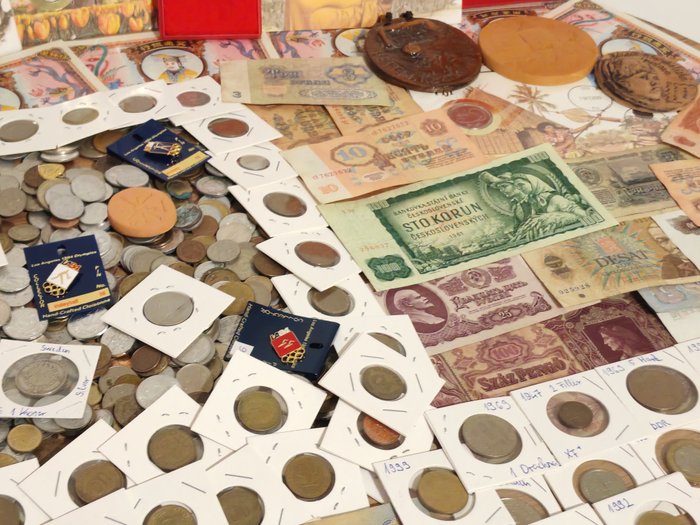 Verden. Extensive Collection of Coins/Banknotes/Stocks/Memoriable/Etc. More Than 500 pieces  (Ingen mindstepris)